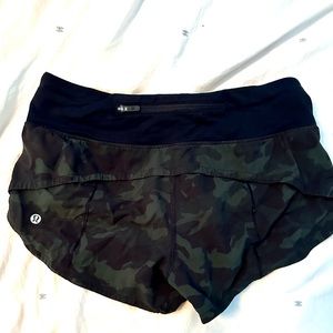 Lululemon Speed Up low-rise 2.5” shorts in camouflage